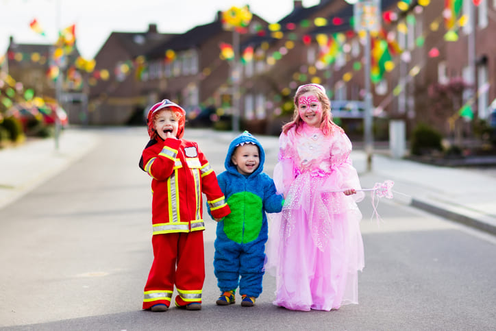 3 verkleidete Kinder bei Fastnacht in der Westpfalz